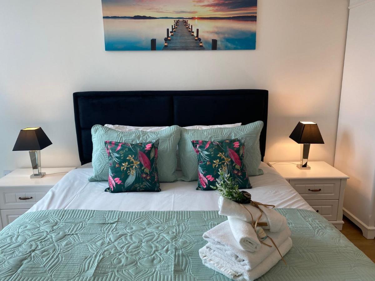 Berks Luxury Serviced Apartments,5 Bedrooms, 5 Double Beds, 2 Bathrooms, Free Super Fast Wifi & Parking Earley Экстерьер фото
