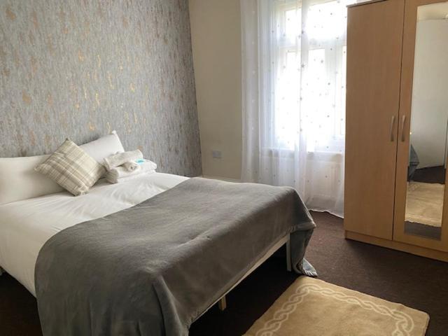Berks Luxury Serviced Apartments,5 Bedrooms, 5 Double Beds, 2 Bathrooms, Free Super Fast Wifi & Parking Earley Экстерьер фото