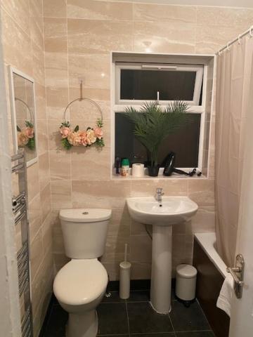 Berks Luxury Serviced Apartments,5 Bedrooms, 5 Double Beds, 2 Bathrooms, Free Super Fast Wifi & Parking Earley Экстерьер фото