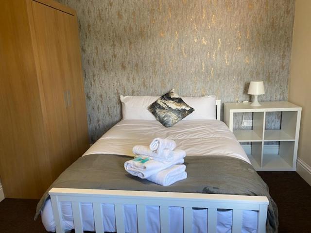 Berks Luxury Serviced Apartments,5 Bedrooms, 5 Double Beds, 2 Bathrooms, Free Super Fast Wifi & Parking Earley Экстерьер фото