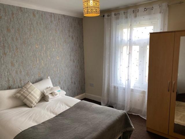 Berks Luxury Serviced Apartments,5 Bedrooms, 5 Double Beds, 2 Bathrooms, Free Super Fast Wifi & Parking Earley Экстерьер фото