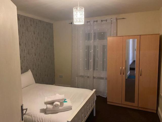 Berks Luxury Serviced Apartments,5 Bedrooms, 5 Double Beds, 2 Bathrooms, Free Super Fast Wifi & Parking Earley Экстерьер фото